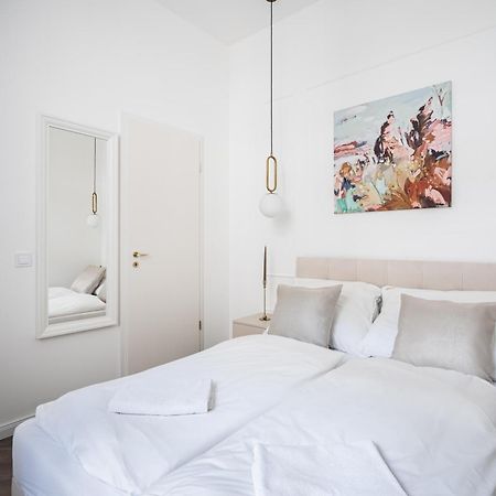 E13 - Grand Boulevard Heritage Suite - Best Location By Bqa Boedapest Kamer foto
