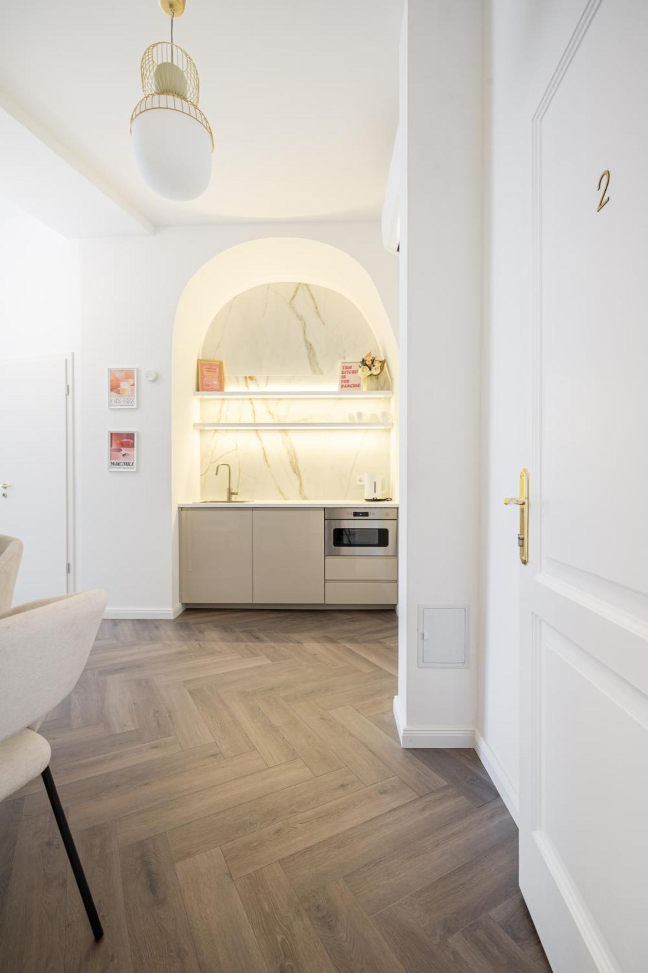 E13 - Grand Boulevard Heritage Suite - Best Location By Bqa Boedapest Kamer foto