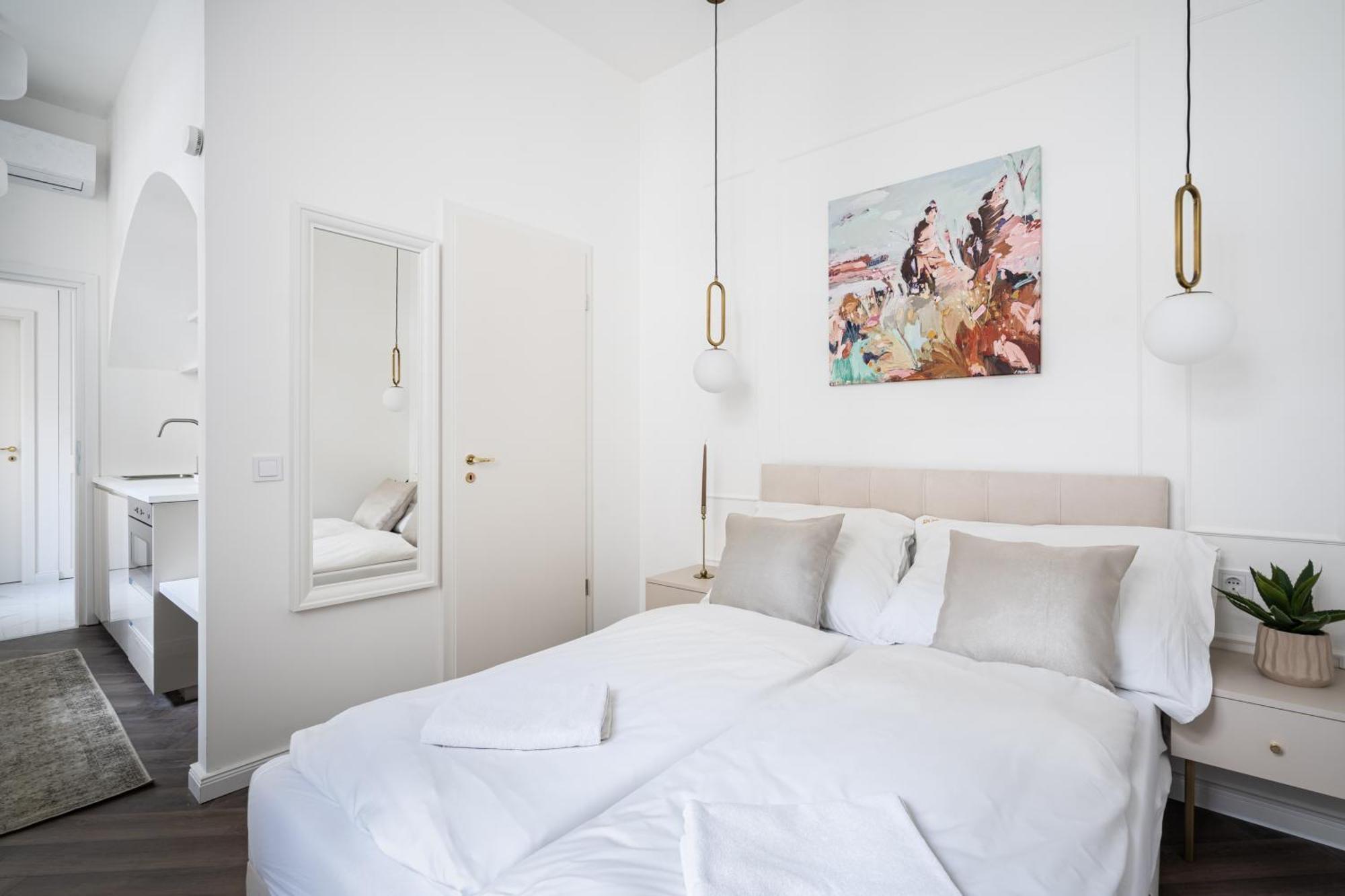 E13 - Grand Boulevard Heritage Suite - Best Location By Bqa Boedapest Kamer foto
