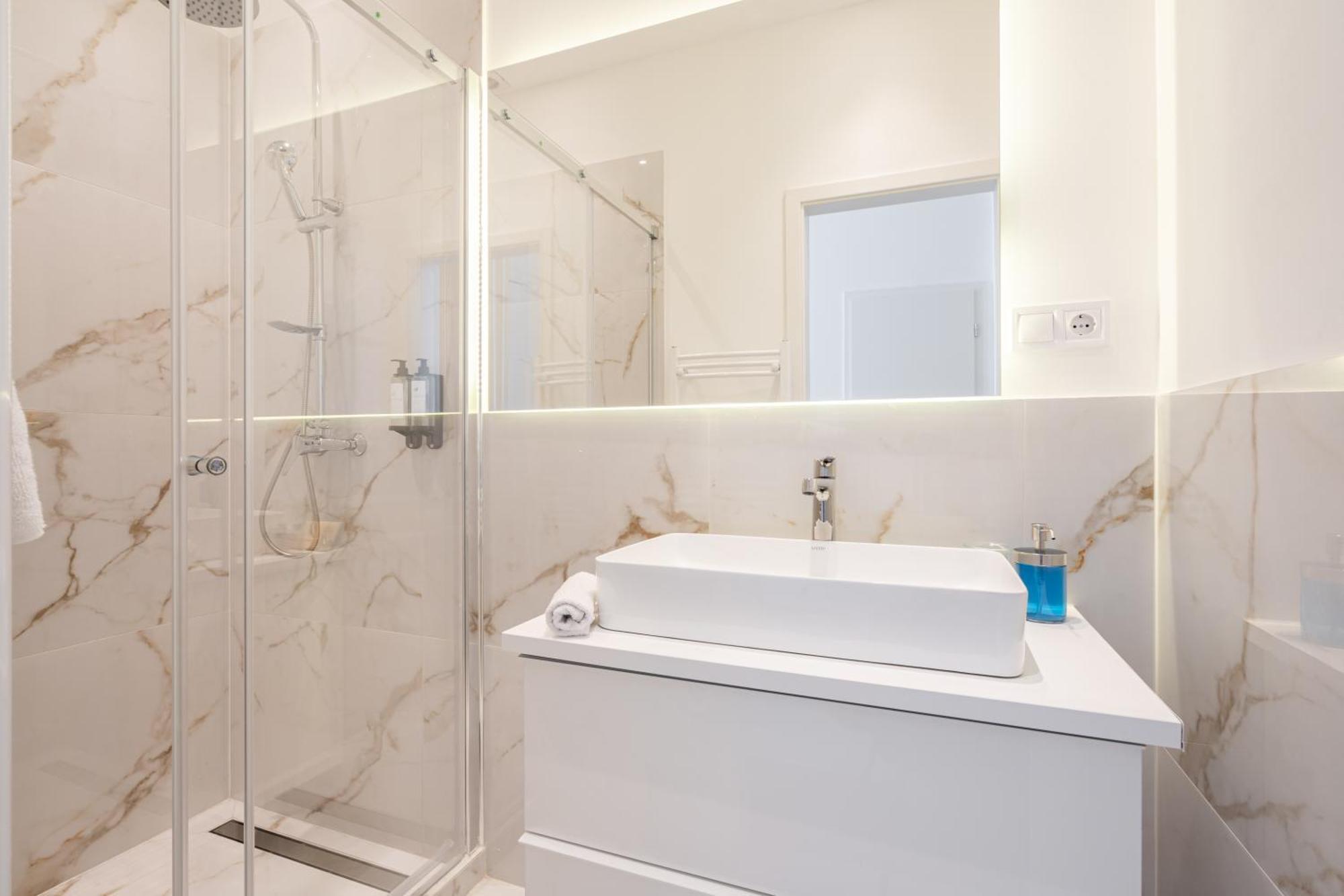 E13 - Grand Boulevard Heritage Suite - Best Location By Bqa Boedapest Kamer foto